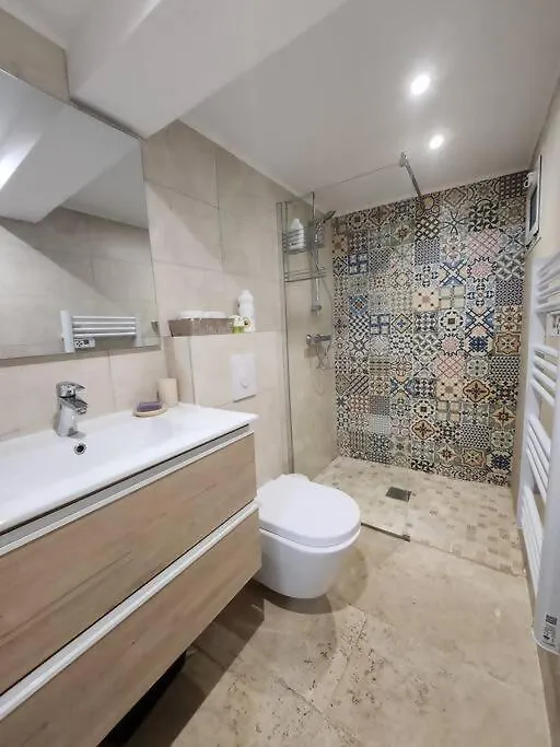 Apartamento En El 10 Paris 0*,